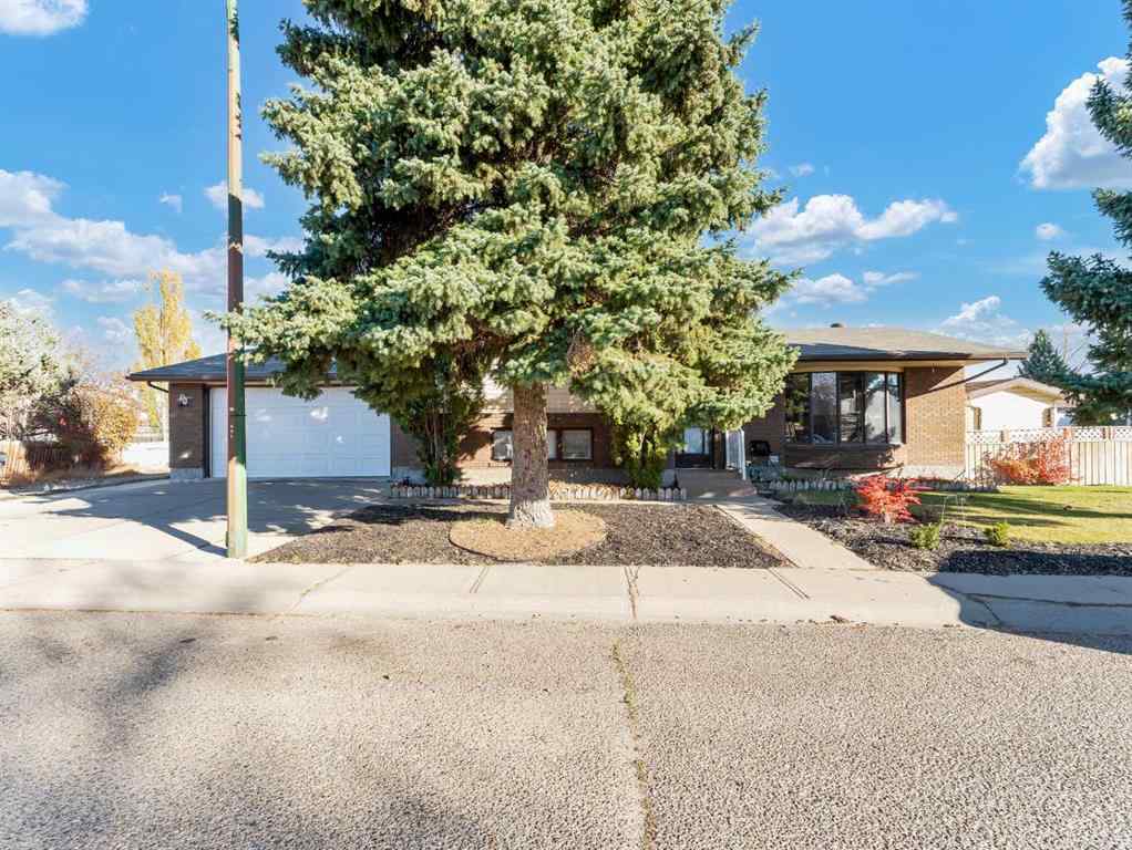 MLS® A2267095 - 35 Rideau Crescent SE in Ross Glen Medicine Hat, Residential