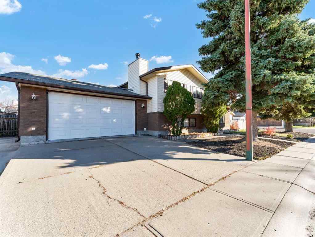 MLS® A2267095 - 35 Rideau Crescent SE in Ross Glen Medicine Hat, Residential