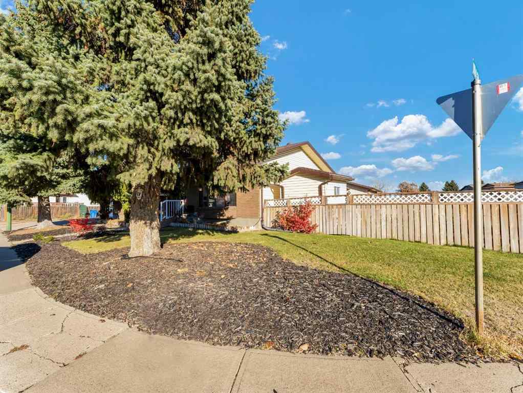 MLS® A2267095 - 35 Rideau Crescent SE in Ross Glen Medicine Hat, Residential