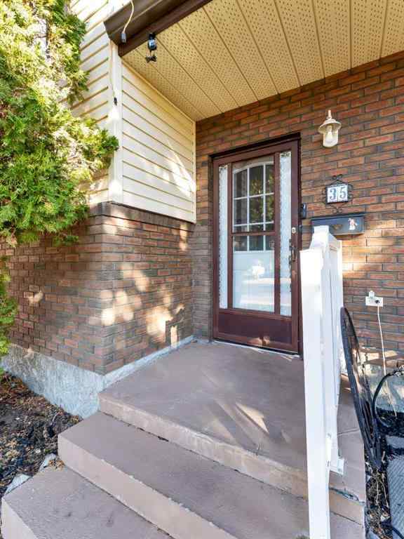 MLS® A2267095 - 35 Rideau Crescent SE in Ross Glen Medicine Hat, Residential