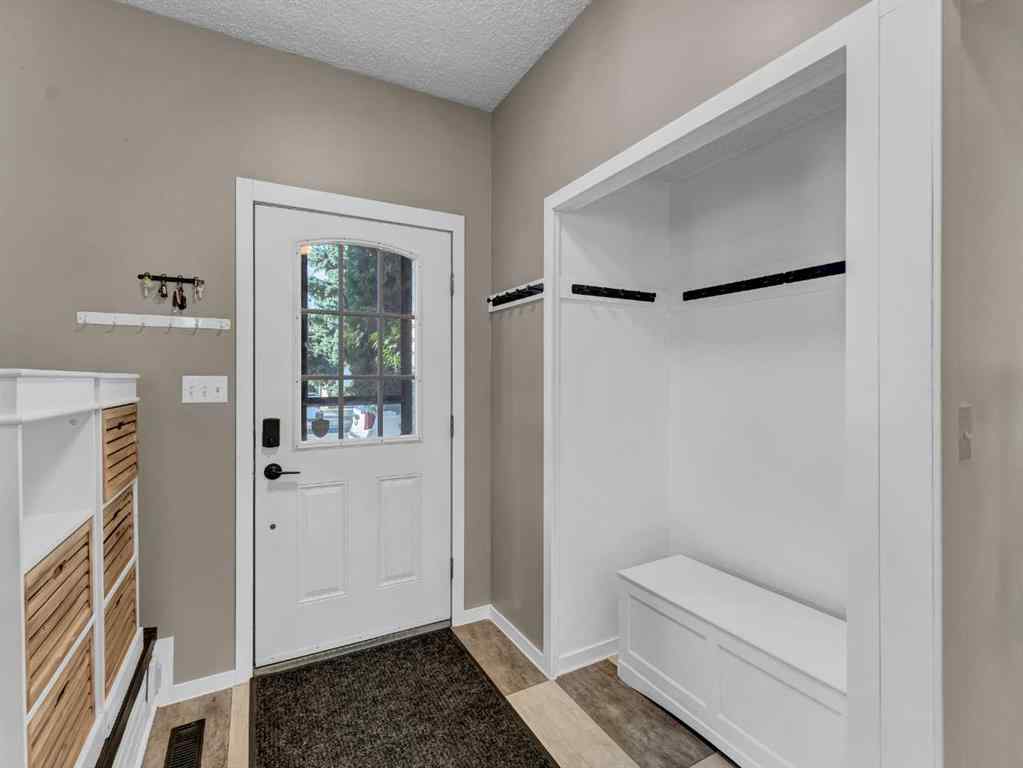 MLS® A2267095 - 35 Rideau Crescent SE in Ross Glen Medicine Hat, Residential