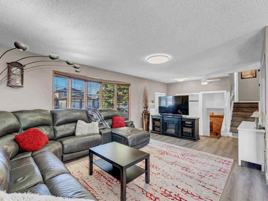 MLS® A2267095 - 35 Rideau Crescent SE in Ross Glen Medicine Hat, Residential