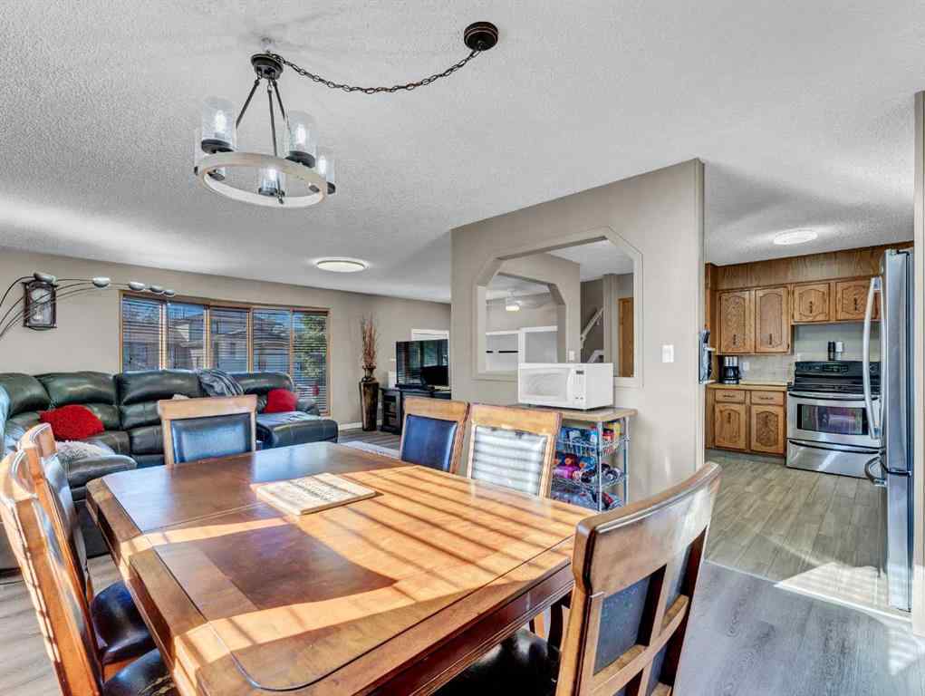 MLS® A2267095 - 35 Rideau Crescent SE in Ross Glen Medicine Hat, Residential