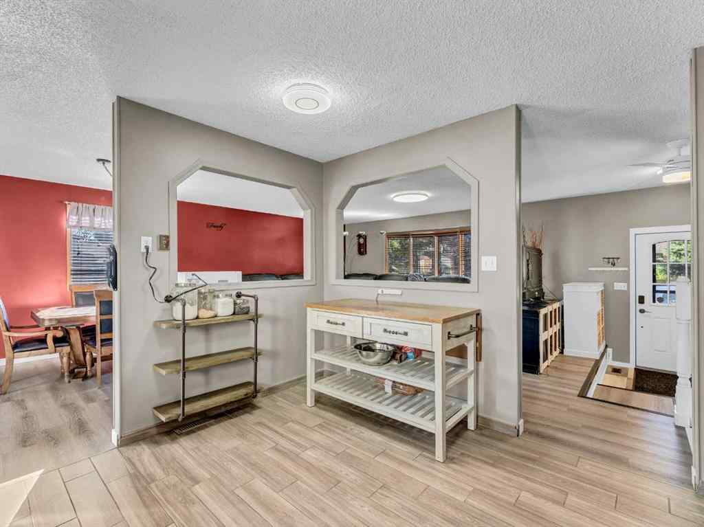 MLS® A2267095 - 35 Rideau Crescent SE in Ross Glen Medicine Hat, Residential