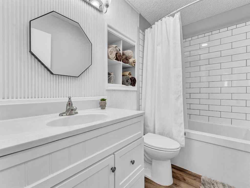 MLS® A2267095 - 35 Rideau Crescent SE in Ross Glen Medicine Hat, Residential