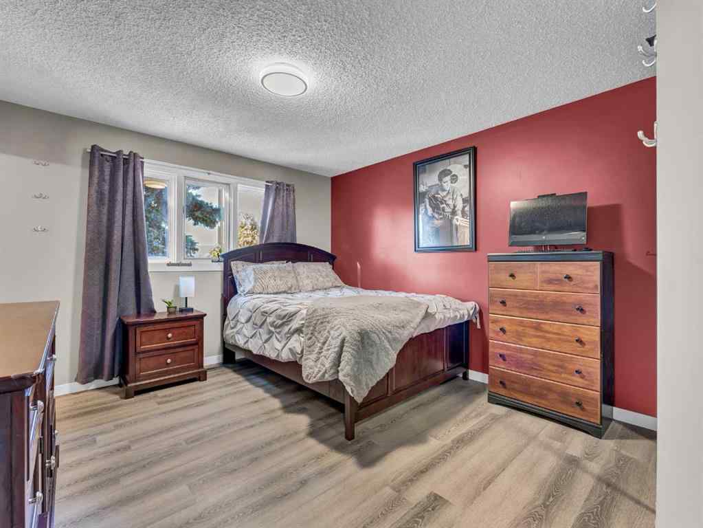 MLS® A2267095 - 35 Rideau Crescent SE in Ross Glen Medicine Hat, Residential