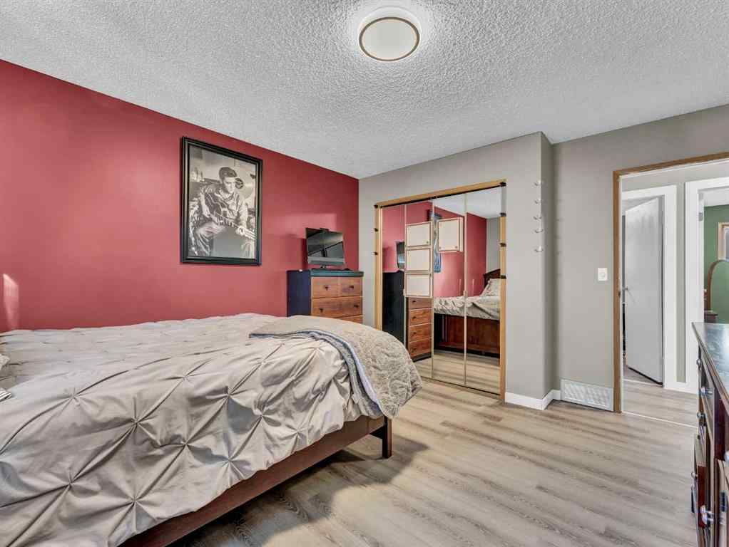 MLS® A2267095 - 35 Rideau Crescent SE in Ross Glen Medicine Hat, Residential