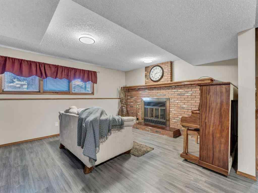 MLS® A2267095 - 35 Rideau Crescent SE in Ross Glen Medicine Hat, Residential