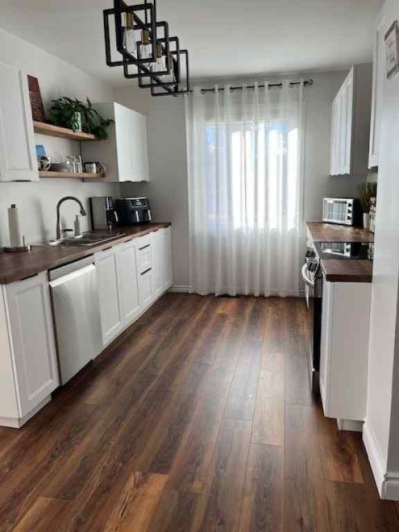 MLS® A2267105 - 4313 53A Street  in Parkdale Wetaskiwin, Residential