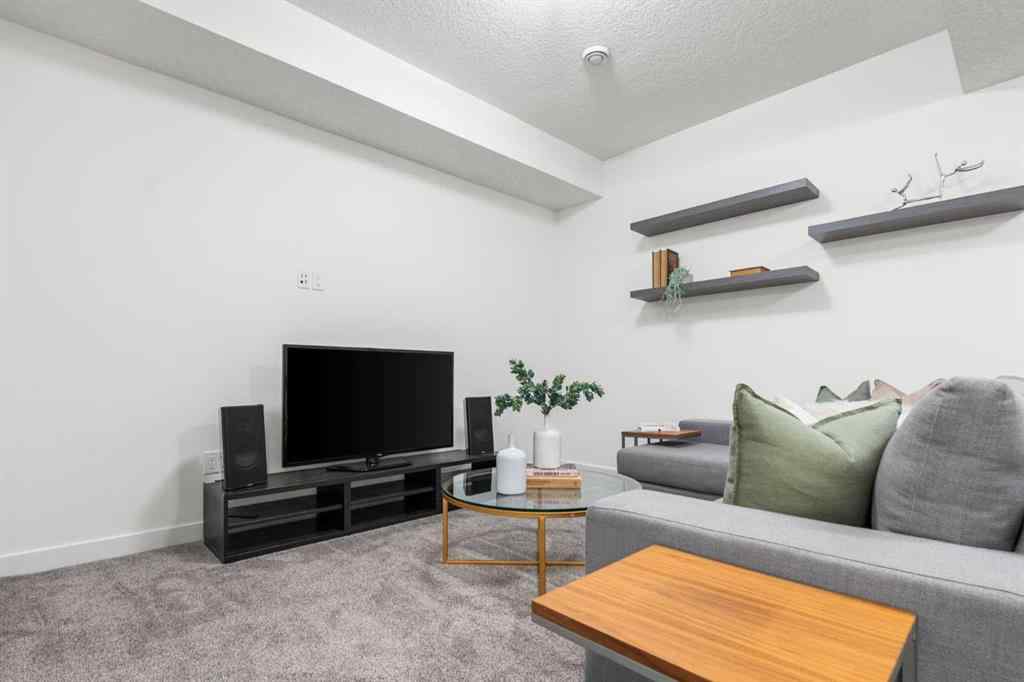 MLS® A2267111 - Unit #1 308 11 Avenue NE in Crescent Heights Calgary, Residential
