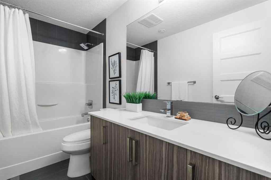 MLS® A2267111 - Unit #1 308 11 Avenue NE in Crescent Heights Calgary, Residential