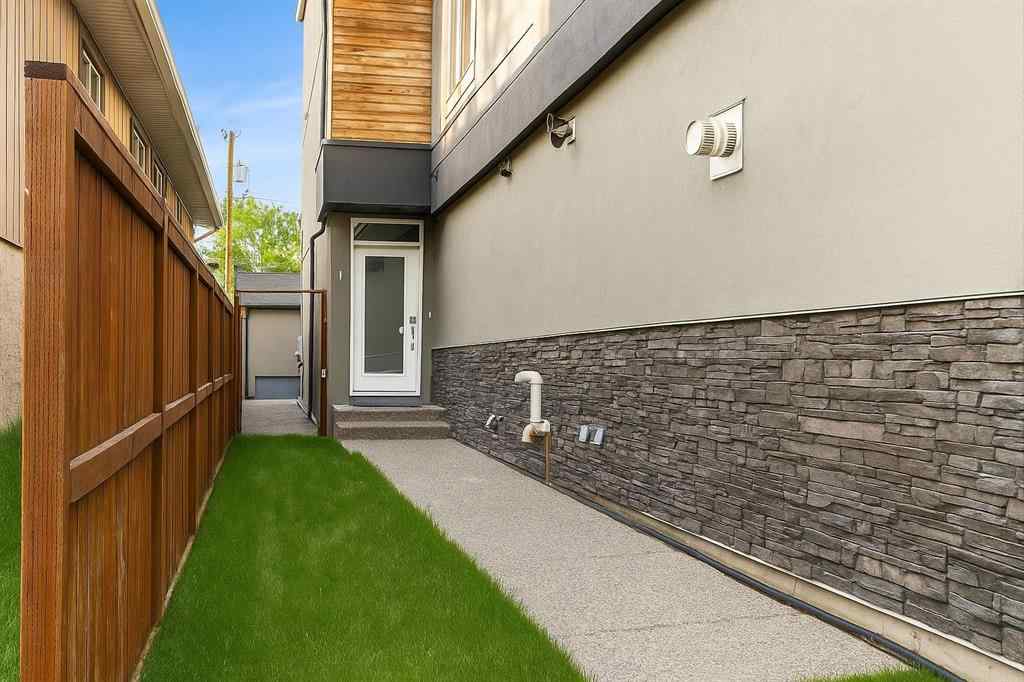 MLS® A2267111 - Unit #1 308 11 Avenue NE in Crescent Heights Calgary, Residential