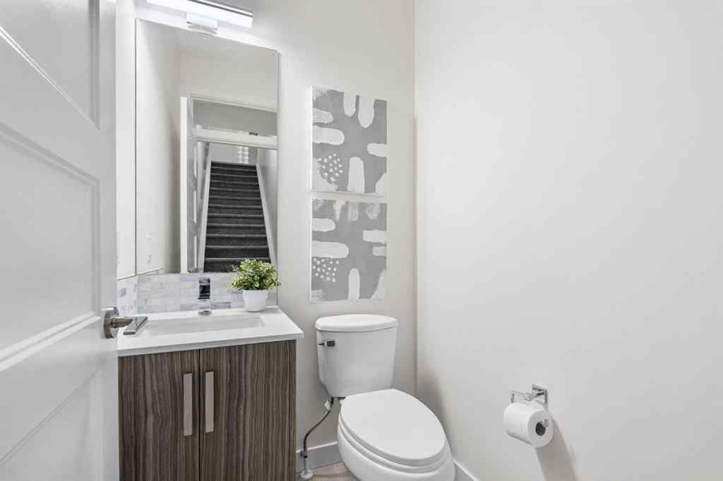 MLS® A2267111 - Unit #1 308 11 Avenue NE in Crescent Heights Calgary, Residential