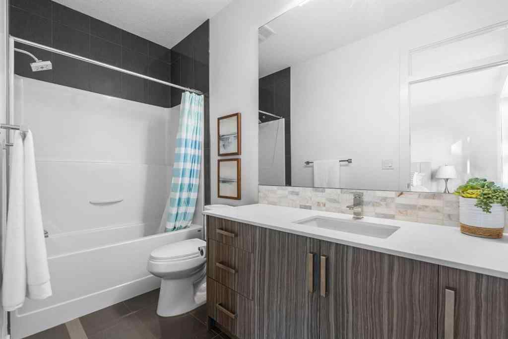 MLS® A2267111 - Unit #1 308 11 Avenue NE in Crescent Heights Calgary, Residential