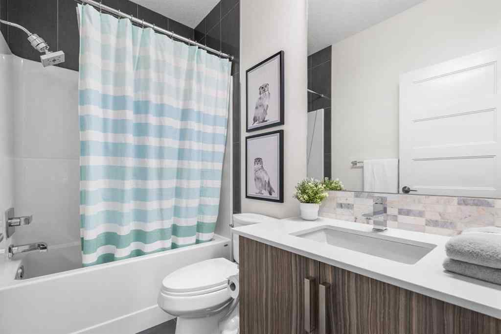 MLS® A2267111 - Unit #1 308 11 Avenue NE in Crescent Heights Calgary, Residential