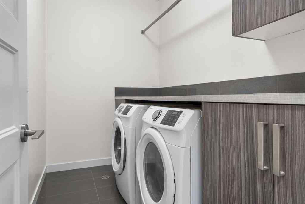 MLS® A2267111 - Unit #1 308 11 Avenue NE in Crescent Heights Calgary, Residential