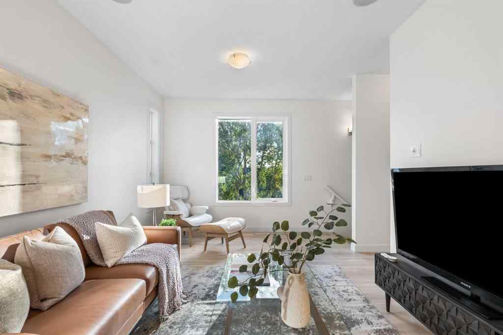 MLS® A2267111 - Unit #1 308 11 Avenue NE in Crescent Heights Calgary, Residential