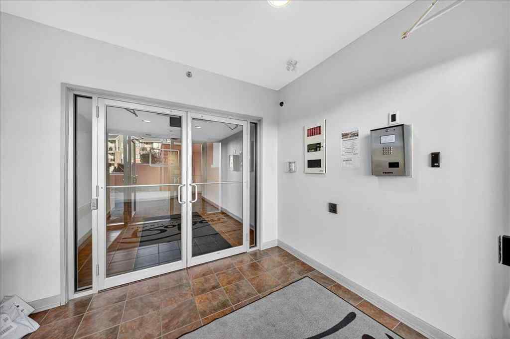 MLS® A2267112 - Unit #253 26 Val Gardena View SW in Springbank Hill Calgary, Residential