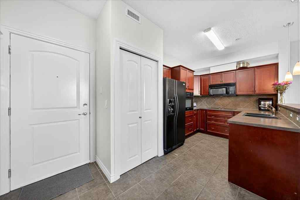 MLS® A2267112 - Unit #253 26 Val Gardena View SW in Springbank Hill Calgary, Residential