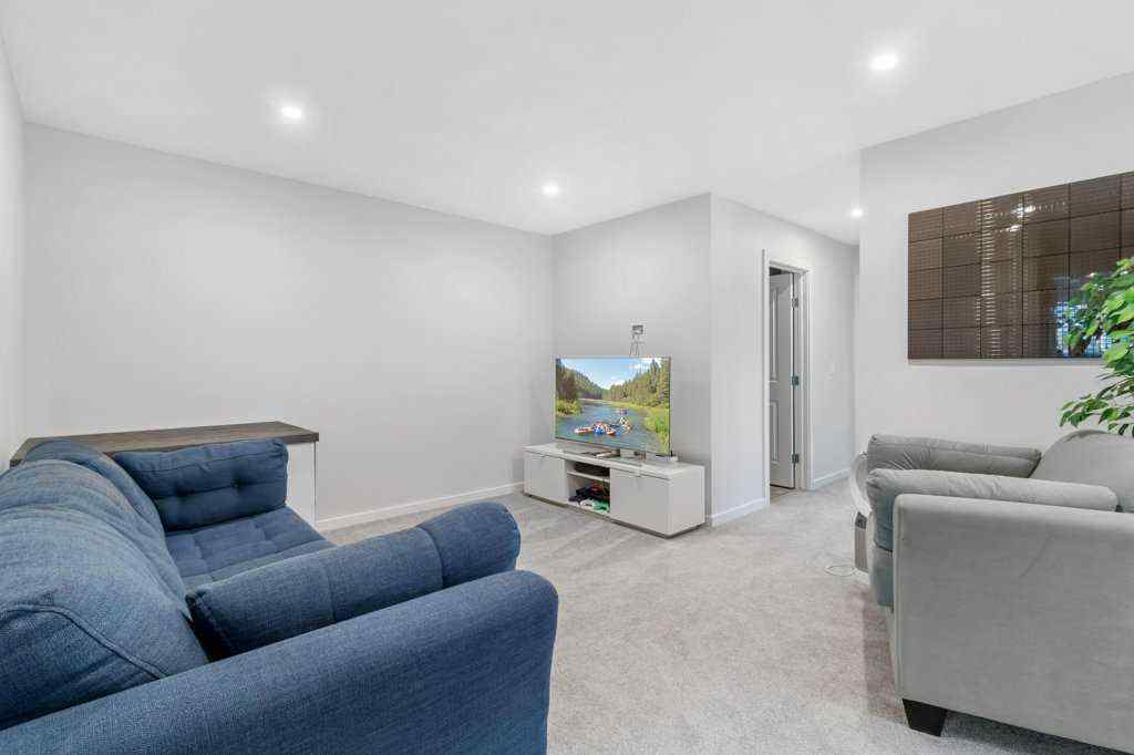 MLS® A2267115 - 33 Earl Close  in Evergreen Red Deer, Residential