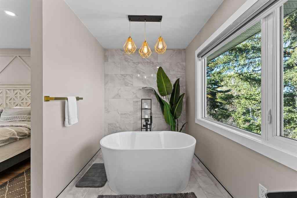 MLS® A2267116 - 3832 40 Avenue NW in Varsity Calgary, Residential