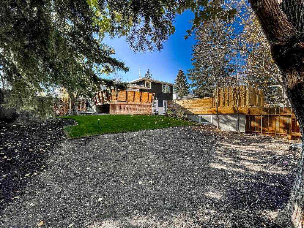 MLS® A2267116 - 3832 40 Avenue NW in Varsity Calgary, Residential
