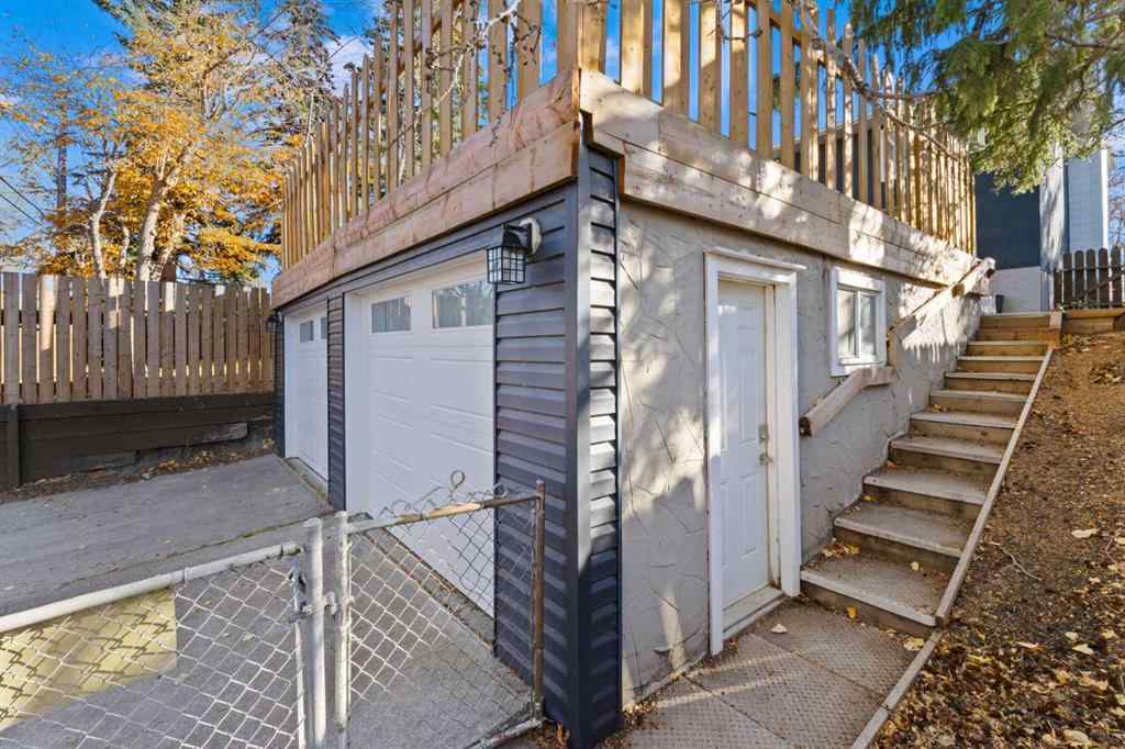 MLS® A2267116 - 3832 40 Avenue NW in Varsity Calgary, Residential