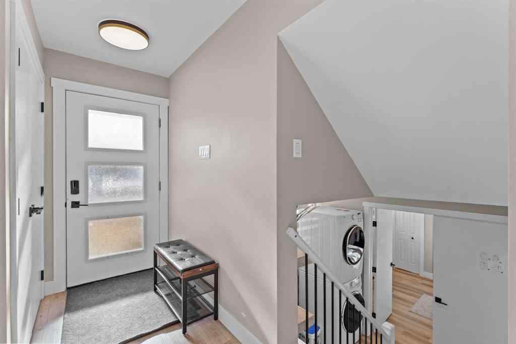 MLS® A2267116 - 3832 40 Avenue NW in Varsity Calgary, Residential