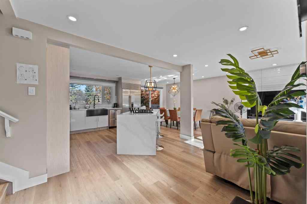 MLS® A2267116 - 3832 40 Avenue NW in Varsity Calgary, Residential