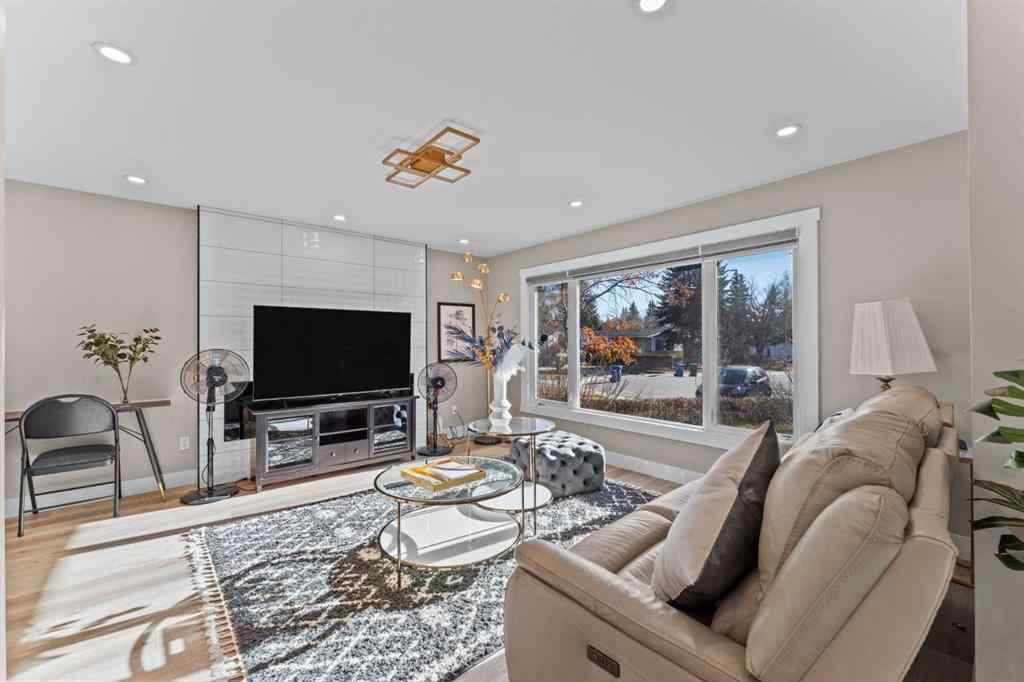 MLS® A2267116 - 3832 40 Avenue NW in Varsity Calgary, Residential