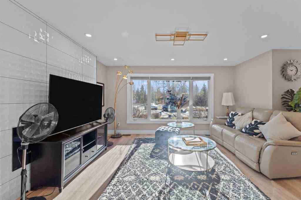 MLS® A2267116 - 3832 40 Avenue NW in Varsity Calgary, Residential