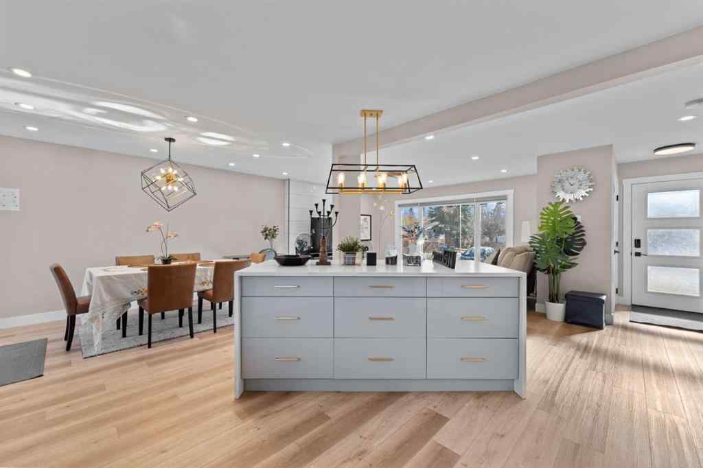 MLS® A2267116 - 3832 40 Avenue NW in Varsity Calgary, Residential