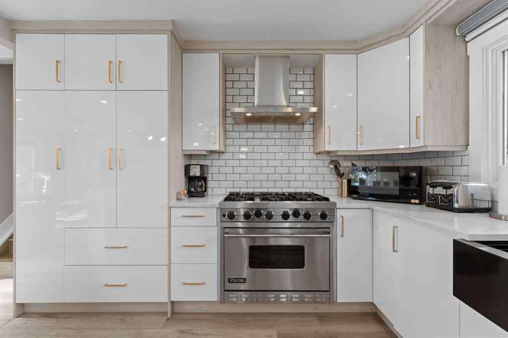 MLS® A2267116 - 3832 40 Avenue NW in Varsity Calgary, Residential