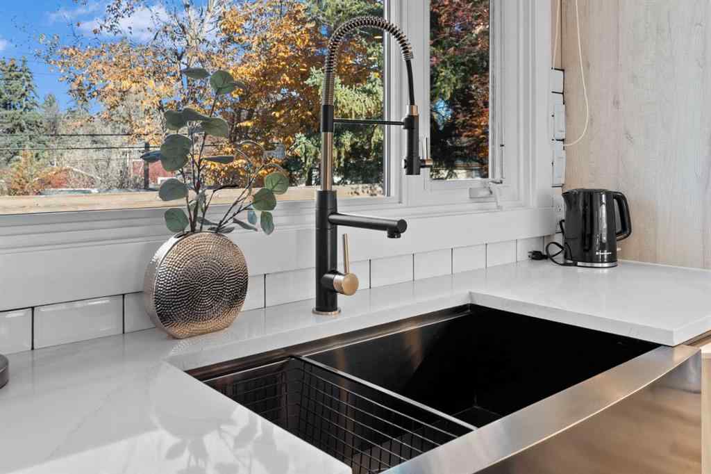 MLS® A2267116 - 3832 40 Avenue NW in Varsity Calgary, Residential