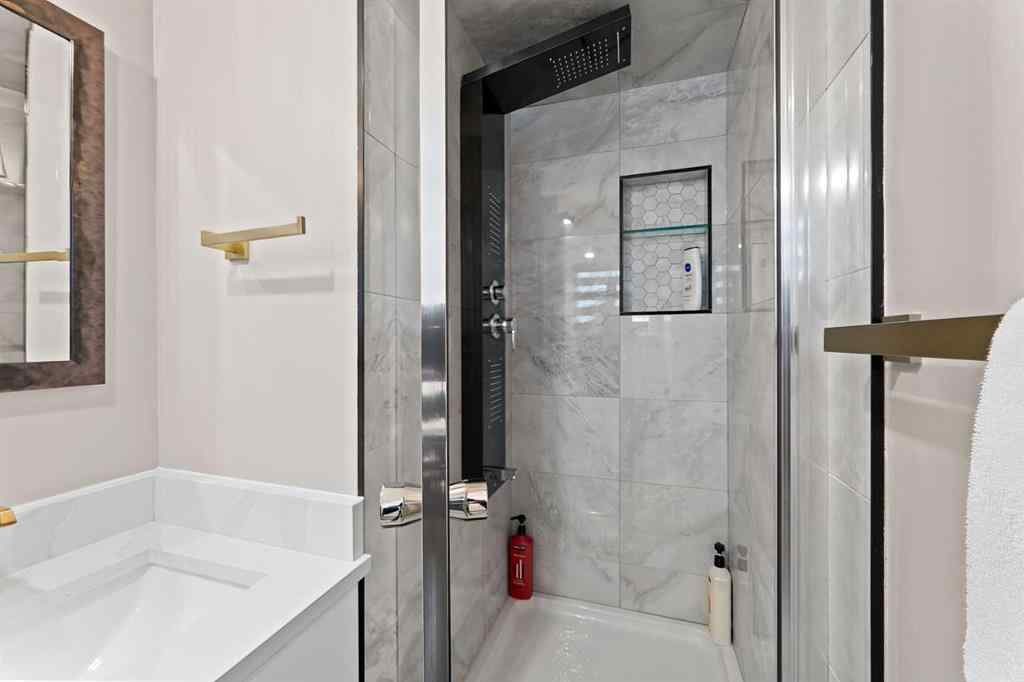 MLS® A2267116 - 3832 40 Avenue NW in Varsity Calgary, Residential