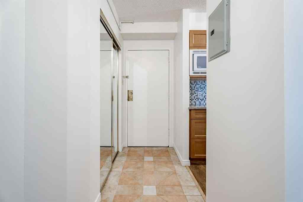 MLS® A2267119 - Unit #301 3420 50 Street NW in Varsity Calgary, Residential