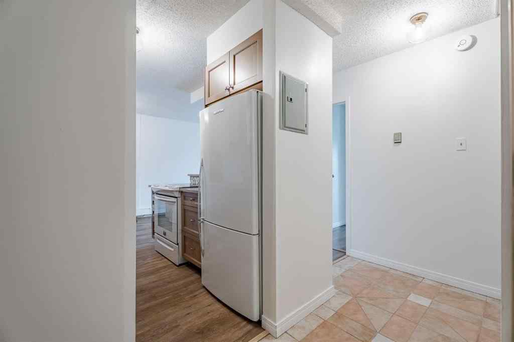 MLS® A2267119 - Unit #301 3420 50 Street NW in Varsity Calgary, Residential
