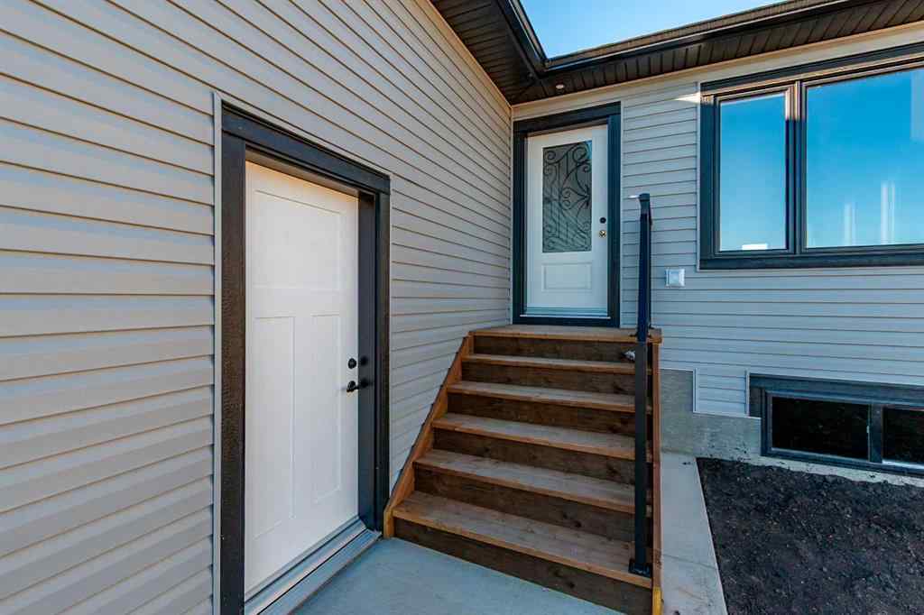 MLS® A2267124 - 3422 Victory Way  in NONE Olds, Residential