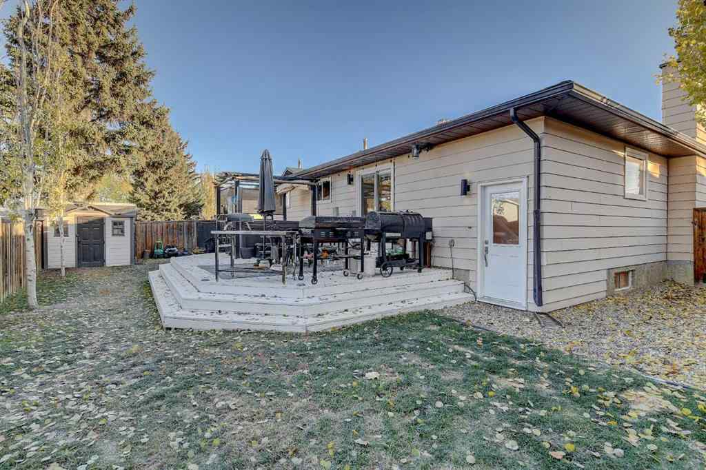 MLS® A2267128 - 6406 94A Street  in Country Club Estates Grande Prairie, Residential