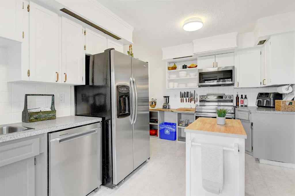 MLS® A2267128 - 6406 94A Street  in Country Club Estates Grande Prairie, Residential