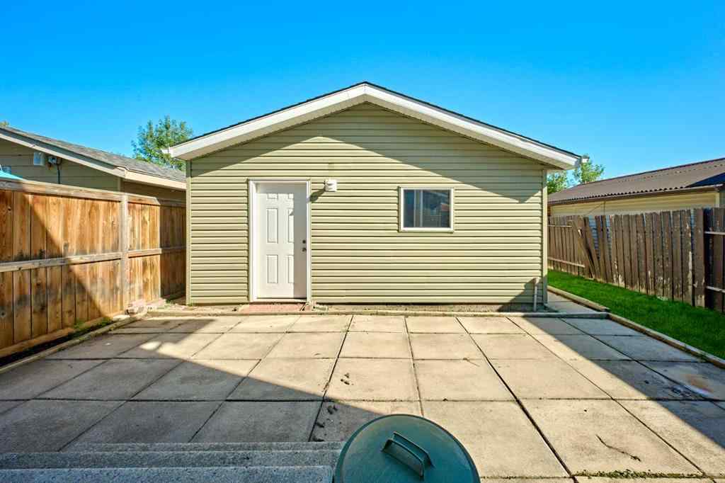 MLS® A2267132 - 16 Shawmeadows Crescent SW in Shawnessy Calgary, Residential