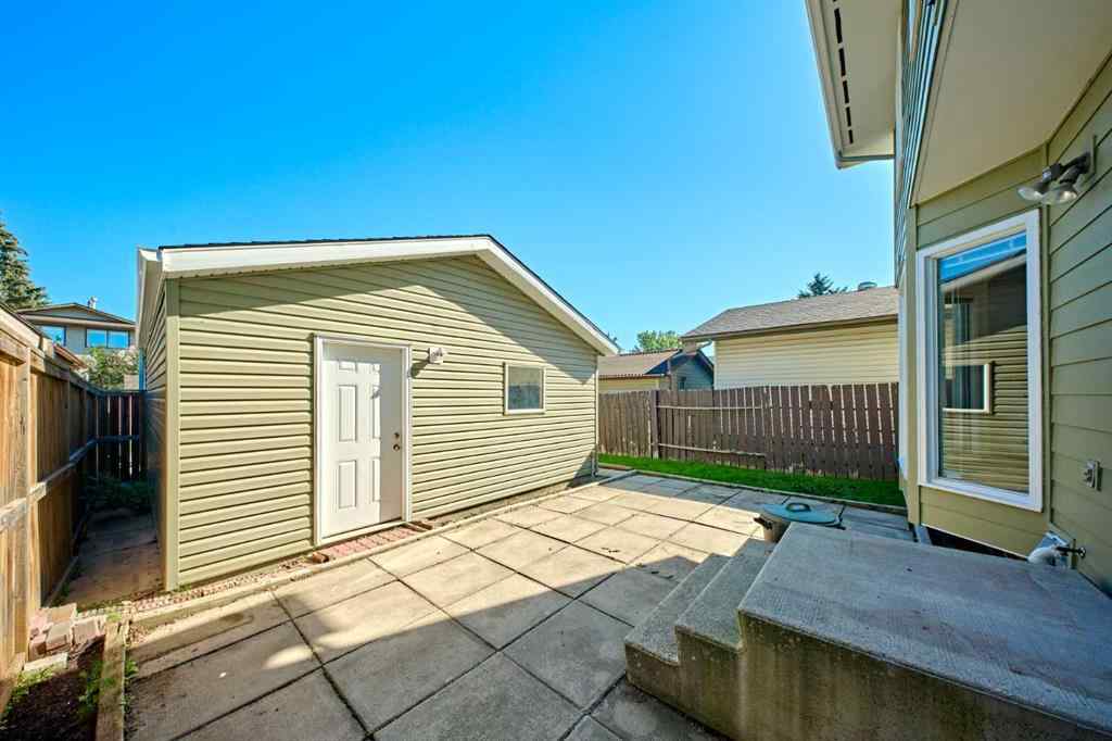 MLS® A2267132 - 16 Shawmeadows Crescent SW in Shawnessy Calgary, Residential