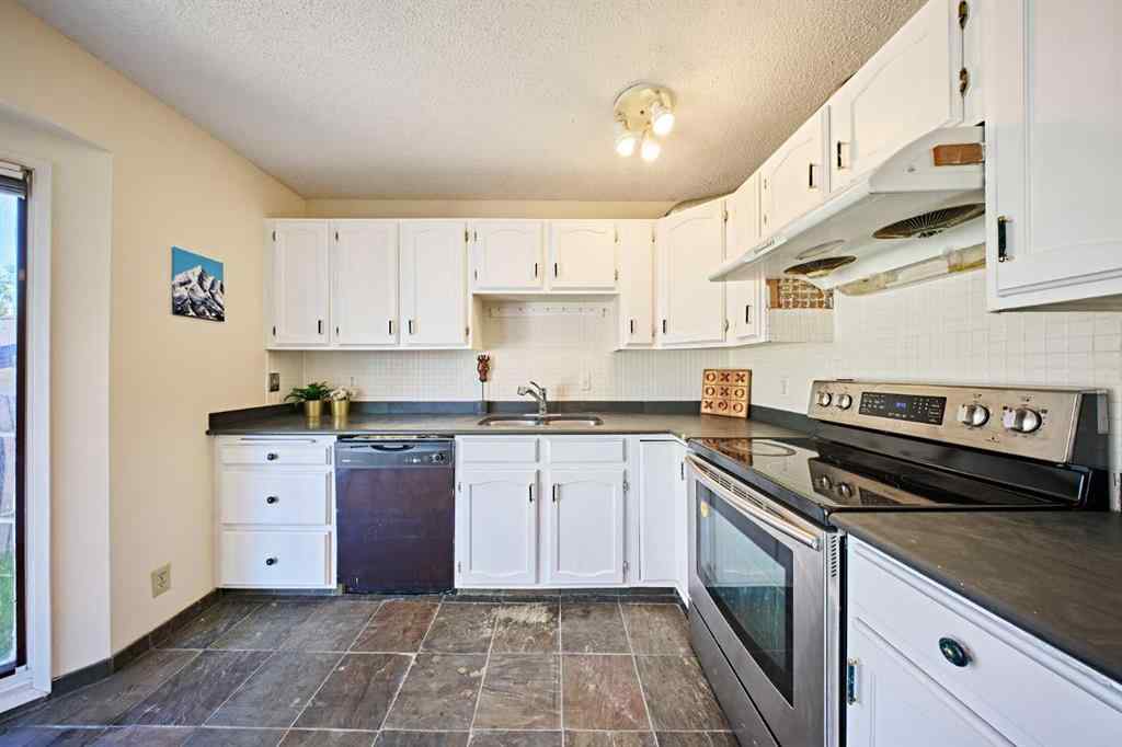 MLS® A2267132 - 16 Shawmeadows Crescent SW in Shawnessy Calgary, Residential