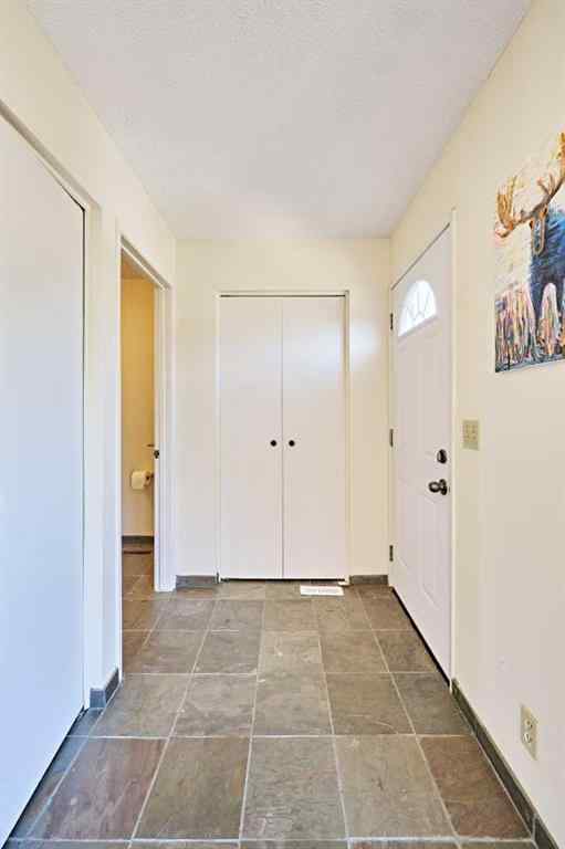 MLS® A2267132 - 16 Shawmeadows Crescent SW in Shawnessy Calgary, Residential