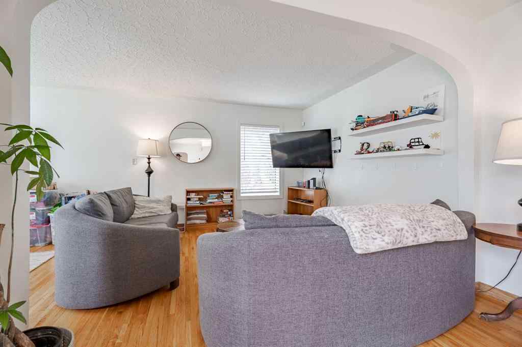 MLS® A2267138 - 414 7 Avenue NW in Sunnyside Calgary, Residential
