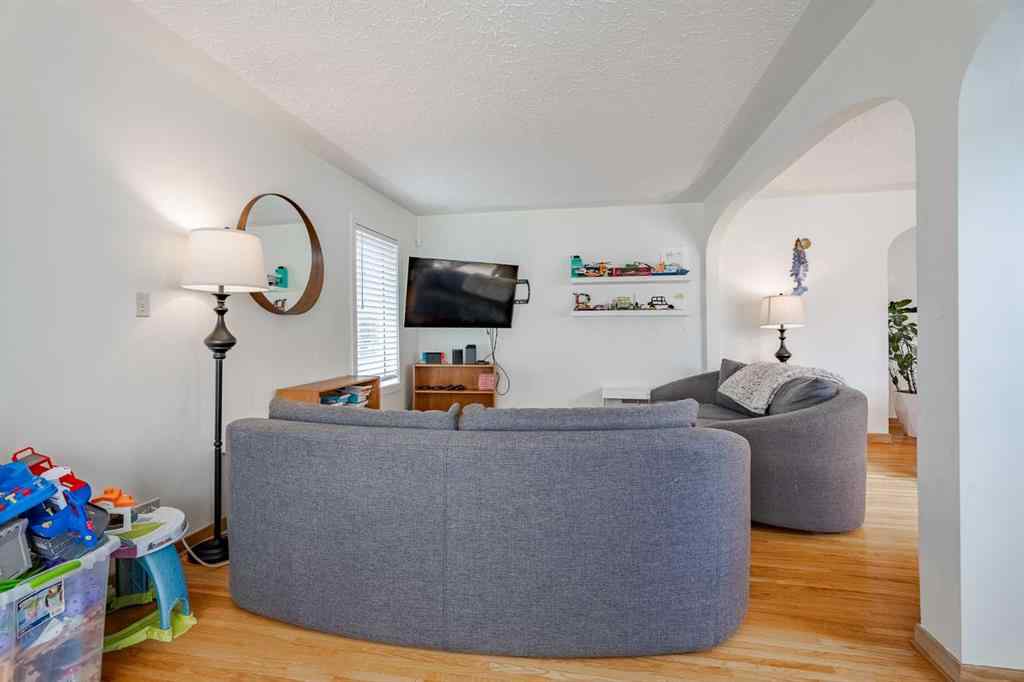 MLS® A2267138 - 414 7 Avenue NW in Sunnyside Calgary, Residential