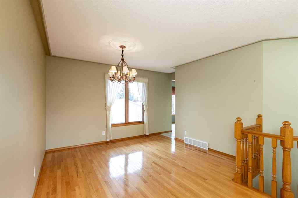 MLS® A2267145 - 4828 44 Street  in Central Innisfail Innisfail, Residential