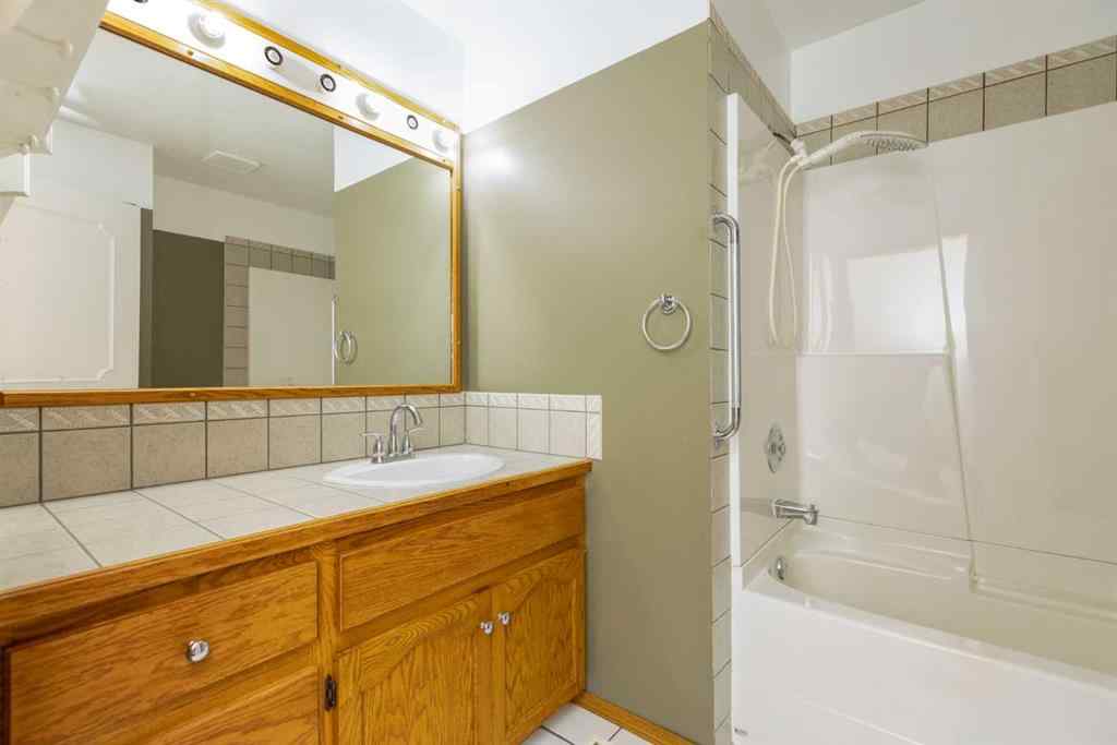 MLS® A2267145 - 4828 44 Street  in Central Innisfail Innisfail, Residential