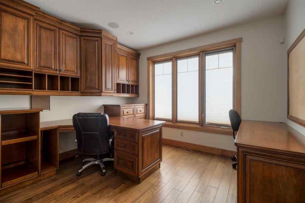 MLS® A2267147 - 210 Sandstone Place S in Southridge Lethbridge, Residential