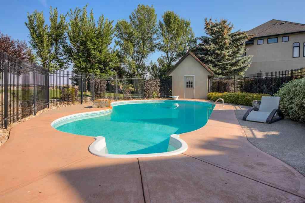 MLS® A2267147 - 210 Sandstone Place S in Southridge Lethbridge, Residential